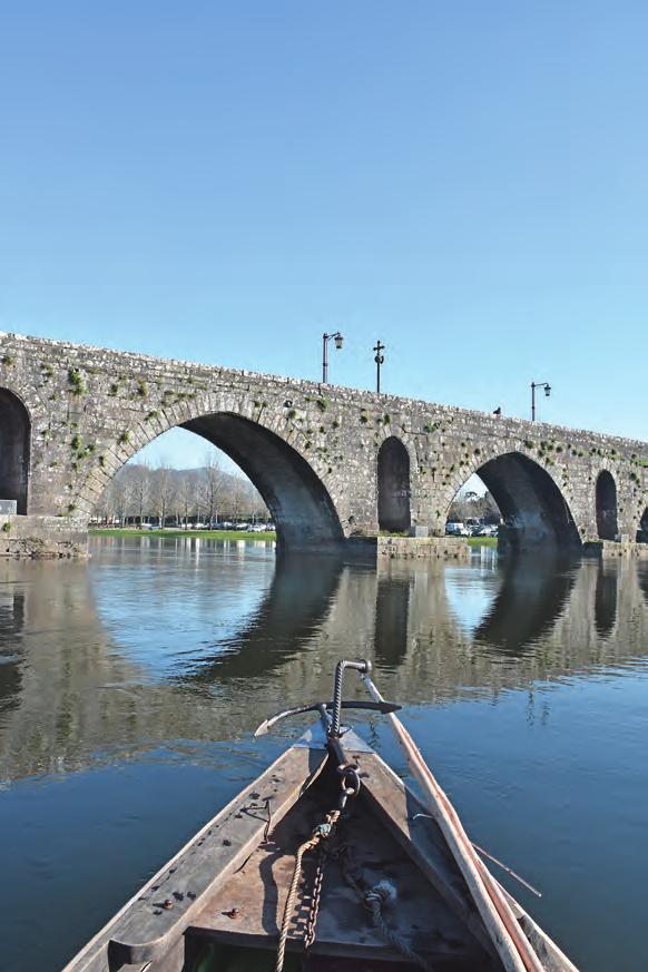 Foto: Amândio Sousa Vieira Turismo Náutico O Município de Ponte de Lima tem efetuado uma grande aposta no segmento do Turismo Náutico, quer na prática desportiva e de formação da canoagem, quer na