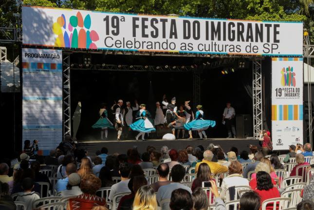 músicas, danças, artesanatos, entre outras manifestações que representaram 42 nacionalidades, organizadas em 43 expositores