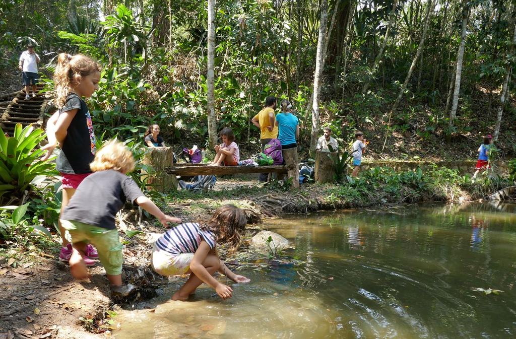 Introdução Em diversos países como Estados Unidos, Austrália e Canadá as famílias estão descobrindo que não é preciso esperar um grande evento ou programa para sair de casa e ir para a natureza se