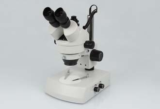 MICROSCÓPIO FOCUS - Z10 4200 Estereomicroscópio binocular Capacidade de aumento de 10x Braço móvel que permite encontrar melhor
