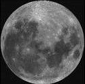 Rotação Síncrona A Lua tem apresenta sempre a mesma face voltada para a Terra porque seus períodos de rotação e translação são iguais.