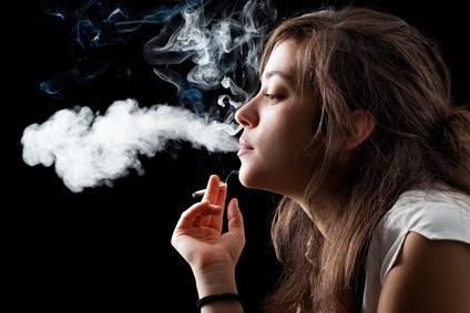 Hábitos saudáveis 4- CIGARRO E FUMAÇA Evite cigarros de qualquer tipo e ou fumaça.