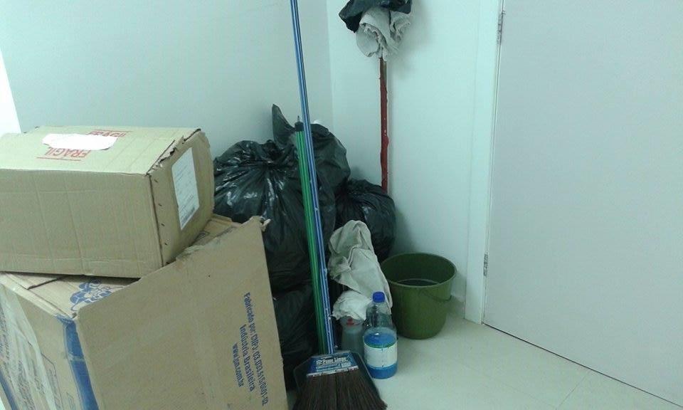 foto 07- situação desagradante entre o refeitório e o depósito do pessoal da limpeza.