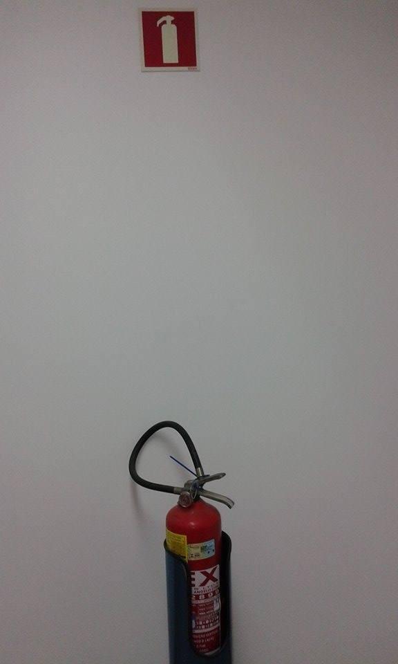 Foto 02- extintor de incêndio em dia