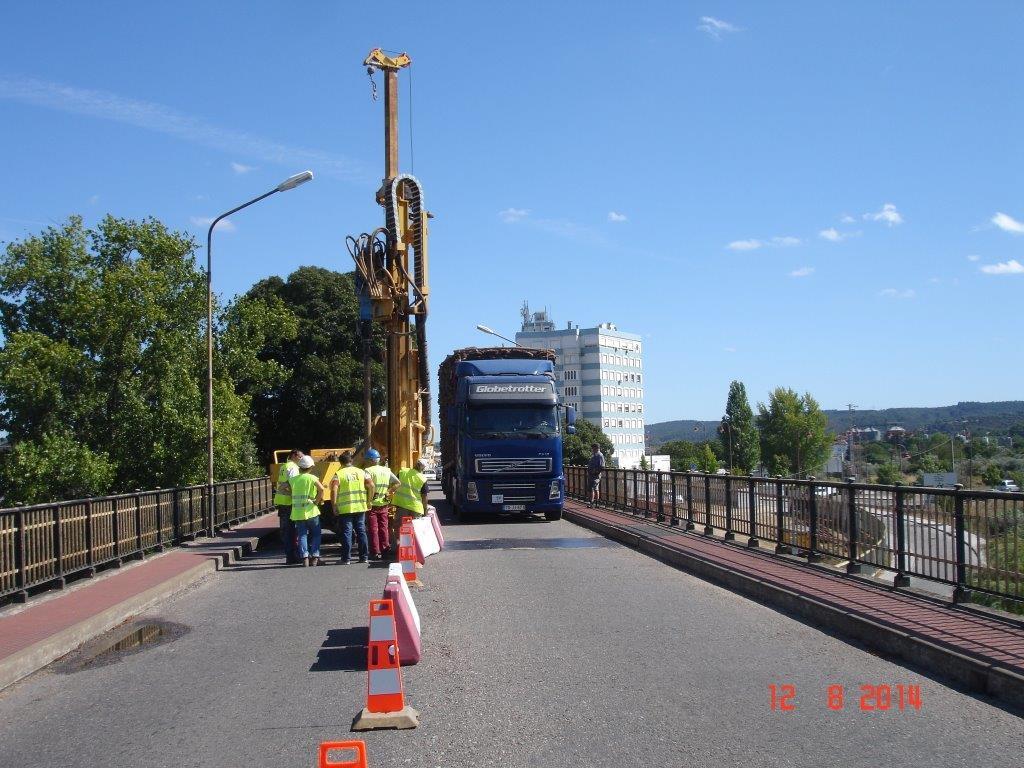 830 metros de microestacas e 203.