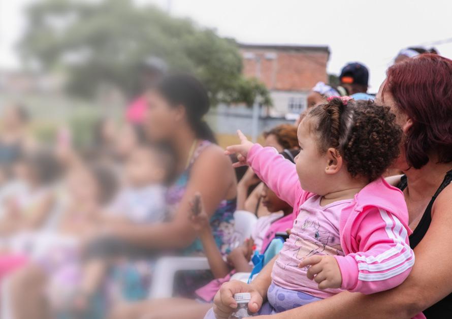 imaginário infantil Ação do Dia das Crianças com o Cine na Praça com muita pipoca e produtos do