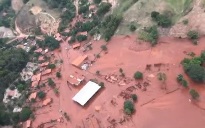 Os 62 milhões de metros cúbicos de rejeitos despejados pelo rompimento da barragem do