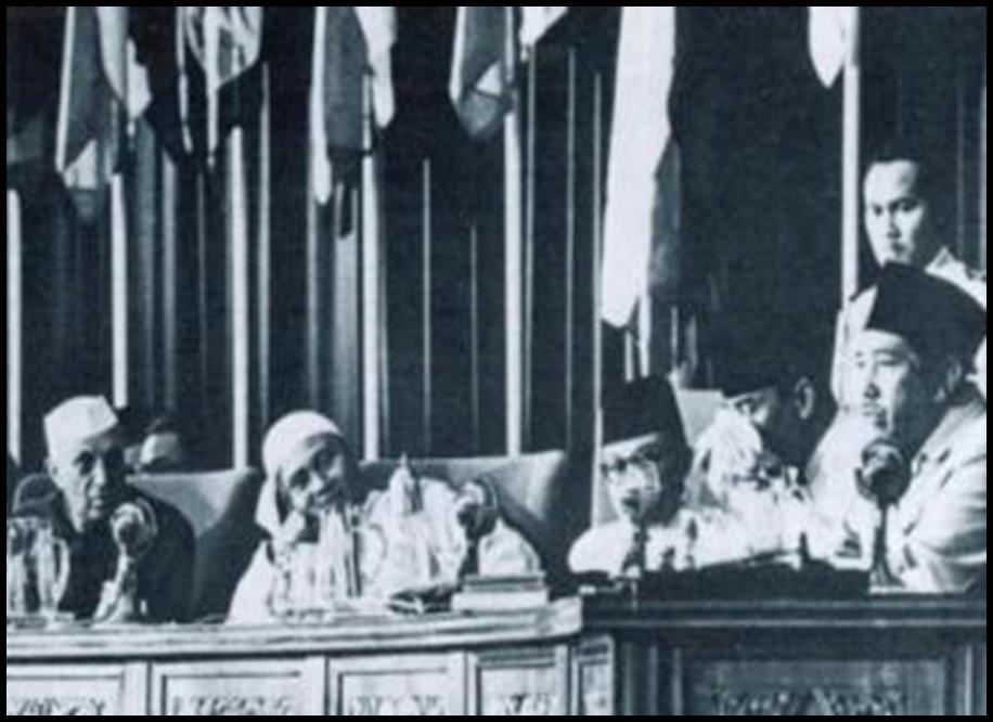 CONFERÊNCIA DE BANDUNG (1955) Indonésia A. Sukarno 29 novas nações da África e Ásia. Bloco dos não alinhados (3º mundo).