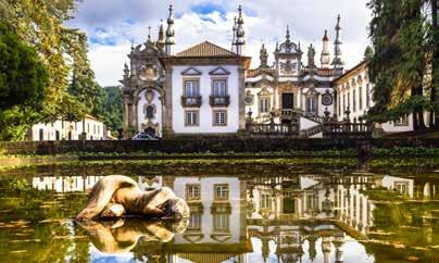 BUFFET 1º DIA PORTO / PINHÃO (DE TREM) Comparência na estação de São Bento, no centro histórico do Porto, para embarque no trem Inter-Regional (IR) às 09h10, (classe única, sem marcação de lugares),