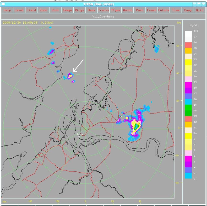 provável ponto inicial, no horário em torno de 16:00 HL, com inicio nas coordenadas 48º33 44 W e 01º03 40 S, na baia de Marajó. Figura 4 - Uso do VIL_overhang para localizar o ponto inicial. 2.