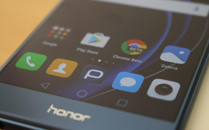 A aposta no design foi definitivamente uma aposta ganha, com este Honor 8 a apresentar um aspecto bastante agradável e uma construção em vidro que lhe dá um brilho especial, tornando este num dos