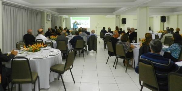 CORECON-SC COMEMORA O DIA DO ECONOMISTA COM PALESTRA EM FLORIANÓPOLIS No dia 14 de agosto na cidade de Florianópolis/SC, o CORECON/SC e o SINDECON/SC, com o apoio do CIEE-SC comemoraram o Dia do