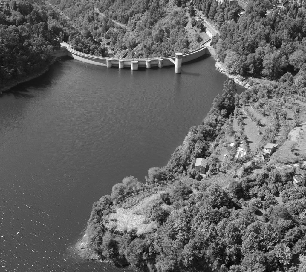 1. Apresentação A central subterrânea situa-se junto à barragem, na margem direita do rio Cávado, também na freguesia de Valdozende.