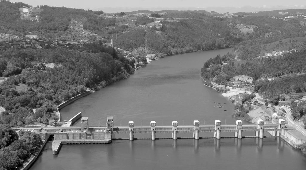 1. Apresentação desenvolvimento de 47 m, tem uma estrada que liga os concelhos de Vila Nova de Gaia e Gondomar, na zona do Grande Porto.