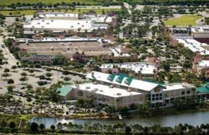 as casas de inverno de Thomas Edison e Henry Ford. O aerporto Southwest Florida International Airport é o que atende a população da região.