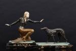 419 :: FIGURA FEMININA COM GALGO ART DECO Escultura francesa em bronze de arte patinado e resina, base em