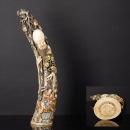 576 :: GUANYIN CHINESA Escultura em marfim, representando divindade com atributos. Base em madeira. Séc. XIX/XX. Ligeiras falhas.