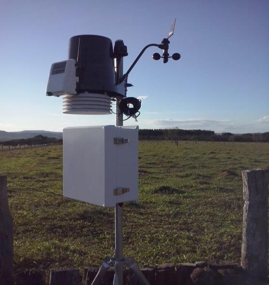 Figura 03- Terceira Etapa: Visita na Estação de Climatologia do Câmpus-Iporá/GO. Fonte: ROCHA (2015).