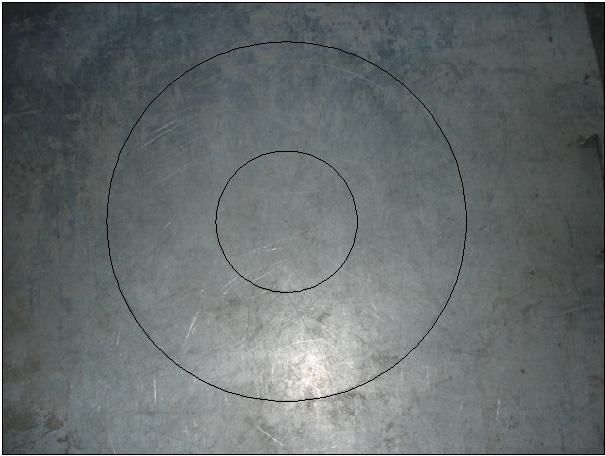 As características dos instrumentos estão especificadas nas normas EN 12350-2 e ISO 4109. Segundo estas, a base inferior do cone tem 200 mm e a superior mm, com uma altura de 300 mm.