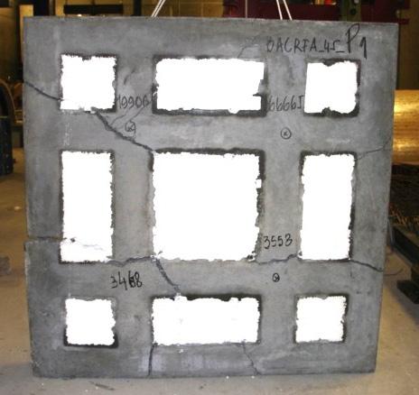 15 representa-se a geometria do protótipo de painel utilizado para avaliar a resistência ao punçoamento da sua zona aligeirada.