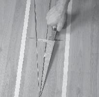 SISTEMA CLICK 16 { Com formão e martelo, comece a retirar os pedaços do meio da régua e em seguida das pontas,