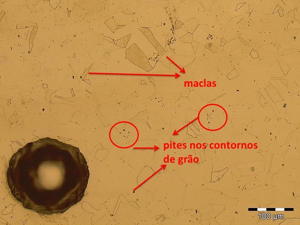 aço AISI 304 após ataque eletrolítico (200X) Após analisar o material como recebido (sem solda), foi