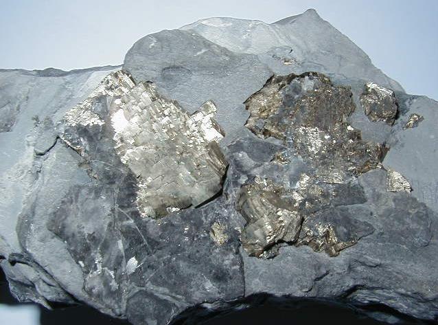 17 Rocha sedimentar: clástica, química e orgânica Calcário Calcários formados a partir do mineral calcita - composição química é o carbonato de cálcio.