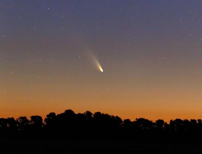 Objetos visíveis a olho nu Cometas Objetos do sistema solar, de órbita excêntrica, com cerca de 100