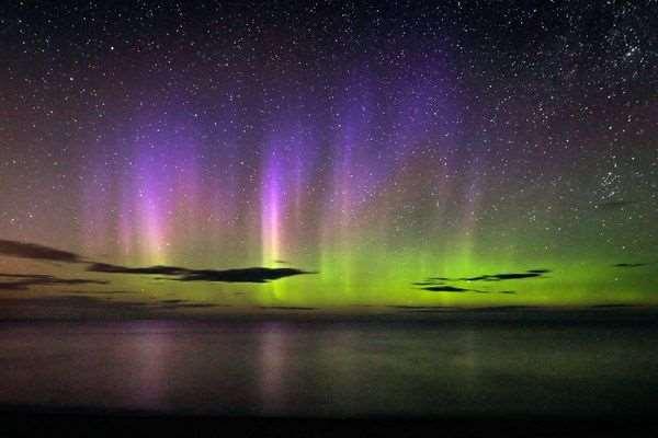 Aurora boreal em 2010 AZUL e VERMELHO devidos ao nitrogênio VERDE