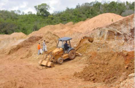 Capítulo 3 - Programa Experimental - Coleta e Caracterização dos Materiais 52 Neste local foi coletado aproximadamente 100kg do resíduo de perfuração, que foi acondicionado em dois tonéis plásticos e