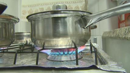 Preparação de Água Quente para fins domésticos 7% das famílias em CV tinham, em 2010, termoacumuladores (eléctricos) para