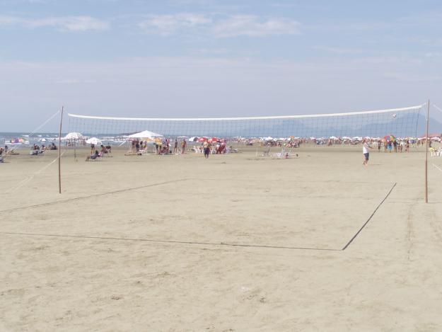 Voleibol de Praia O voleibol de praia irá decorrer com a formação de equipas de 5 jogadores, no caso de existirem mais do que 2 equipas, irá se realizar um mini torneio, onde as equipas irão jogar