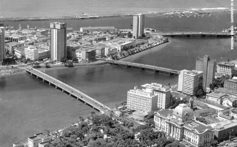 Região Metropolitana de Recife (PE) População urbana: 3,9 M habitantes Produção atual de água: 10,4 m 3 /s Sistema de abastecimento público: 87% superficial.