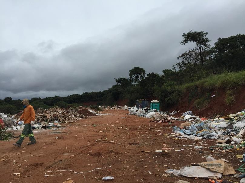 Figura 14: Vista Geral do Terreno da ASTEN Localizado no Jardim Marambá, o terreno é uma área particular que se encontrava em estado avançado de processos erosivos.