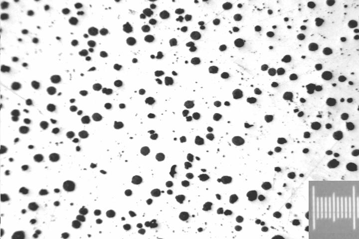 70 5.4 Microscopia Óptica e Eletrônica de Varredura 5.4.1. Forma da grafita As figuras 5.5 à 5.16 mostram a degeneração da grafita em função do teor de alumínio.