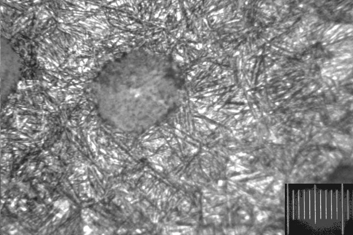 78 10 µm Fig. 5.21 - Estrutura do ADI composição 1 austemperado à 270 C.