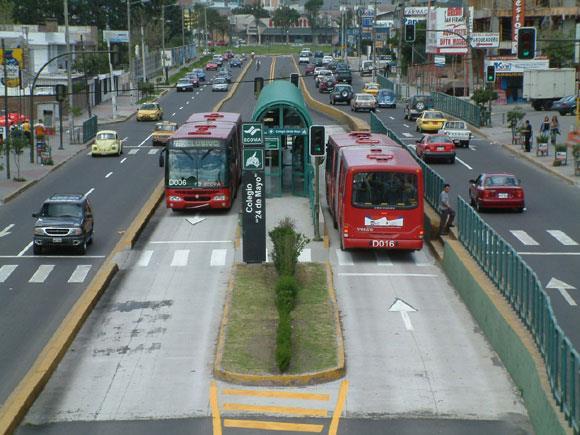 designado por BRT (Bus Rapid Transit), com prioridade nos cruzamentos.