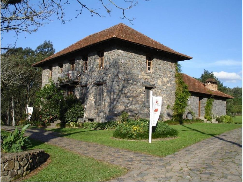 61 aberturas bem localizadas, de modo a garantir um melhor conforto térmico para os habitantes.