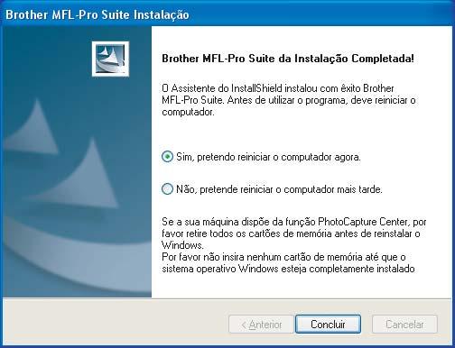 Certifique-se de que utiliza um cabo USB 2.0 que não exceda os 2 metros de comprimento. 3 Levante a tampa do digitalizador para soltar o encaixe.