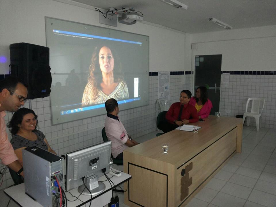 Mesa redonda com o tema Cidadania e Direitos Humanos LGBTs, com a participação de uma socióloga, um psicólogo, um advogado e uma representante do movimento LGBTs de Santa Cruz- RN.