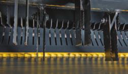 Precisão Dual-Chop Ativado a partir de um interruptor na cabina, o cortador de palha Dual-Chop totalmente integrado pode produzir palha cortada muito finamente, graças a um pente adicional