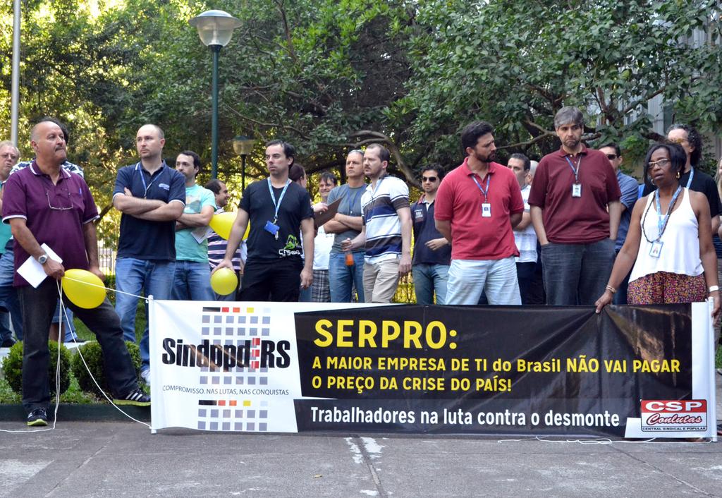 Esse ato na Regional Porto Alegre integrou a campanha nacional O Brasil precisa do SERPRO, organizada conjuntamente pelos sindicatos de todo o país, a FNI e entidades parceiras e a FENADADOS.