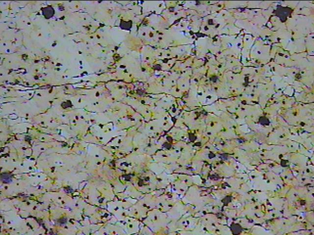123 100 µm 100 µm I J Figura 47 As imagens I e J são do ataque químico de uma pastilha obtida com 0,30 % de Al(OH) 3 Observa-se que nas fotos representadas pelas Figuras 43, 44, 45 e 46 aparecem