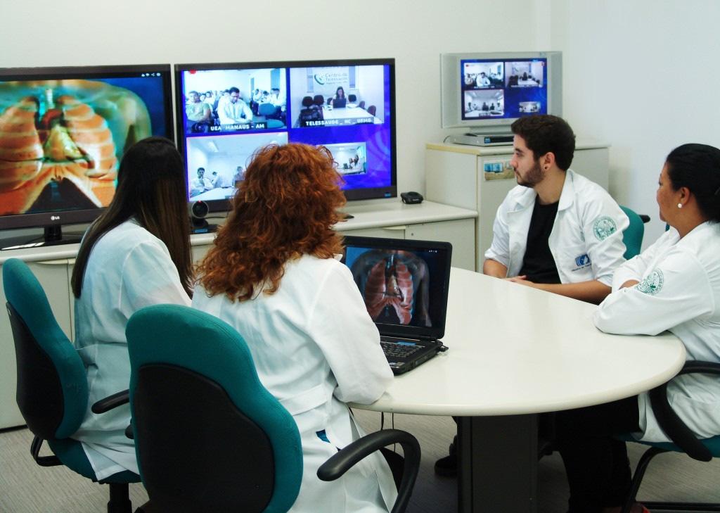 Núcleo da Rede Universitária de Telemedicina(Rute) Para a coordenadora da Rute, o núcleo abre uma gama variada de mecanismos e ações em telessaúde para a instituição.