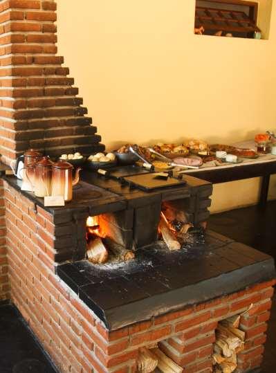 NATURAL DA MATA A gastronomia do Parque das Neblinas também busca sensibilizar as pessoas e complementar sua vivência na floresta.