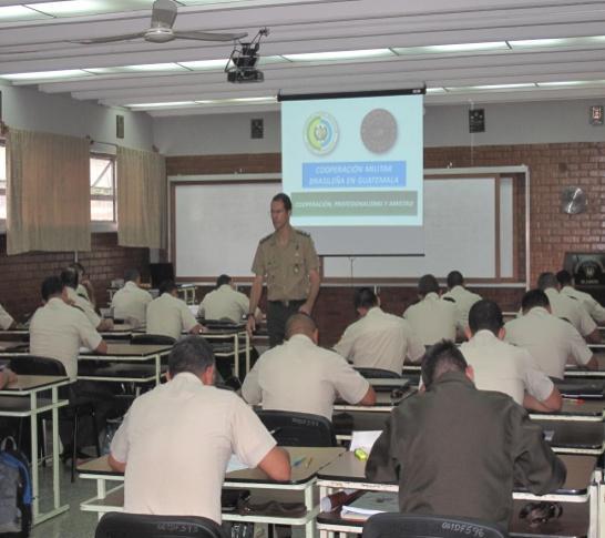1º semestre de 2013 EQUIPE DE INSTRUÇÃO DO COSEDE/2013 A Cooperação Militar Brasil-Guatemala é formada