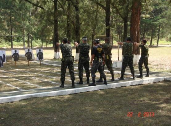 INSTRUÇÃO E EXERCÍCIO DE TIRO DE PISTOLA No dia 22 de fevereiro, o Maj