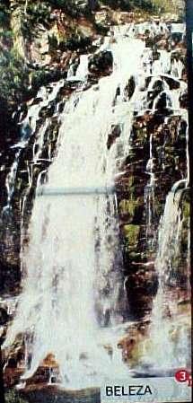 3. BELEZA (Cachoeira Serra Morena/Serra do Cipó Minas Gerais) Localização da cachoeira À que a cachoeira remete Lixo produzido em visitas às cachoeiras A cachoeira deste painel está localizada na
