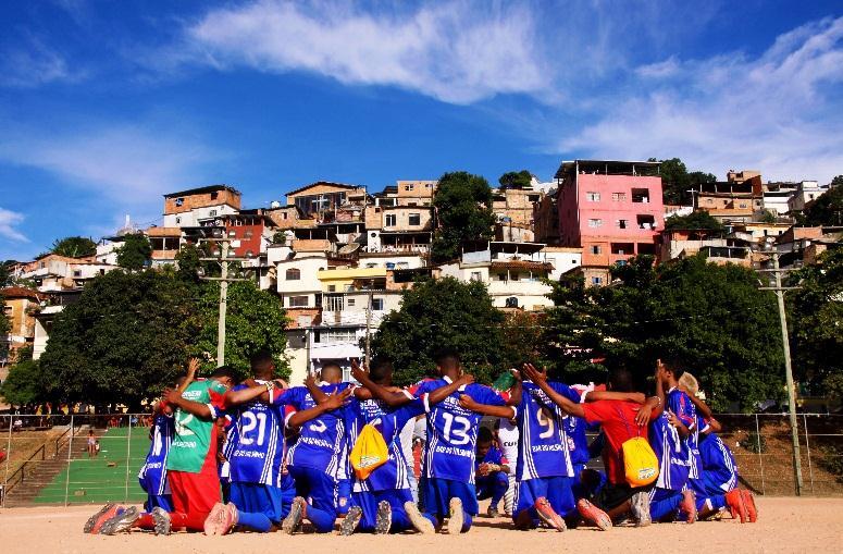 TAÇA DAS FAVELAS MINAS O Taça das Favelas é um torneio de futebol que promove a inclusão social de milhares de jovens através do esporte, contribuindo efetivamente no aumento da