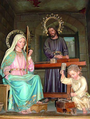 A Sagrada Família é o ícone da Igreja doméstica, chamada a rezar em conjunto Sagrada Família Igreja da Santa Cruz, Grijota (Espanha) A peregrinação da Sagrada Família é a peregrinação da fé, da